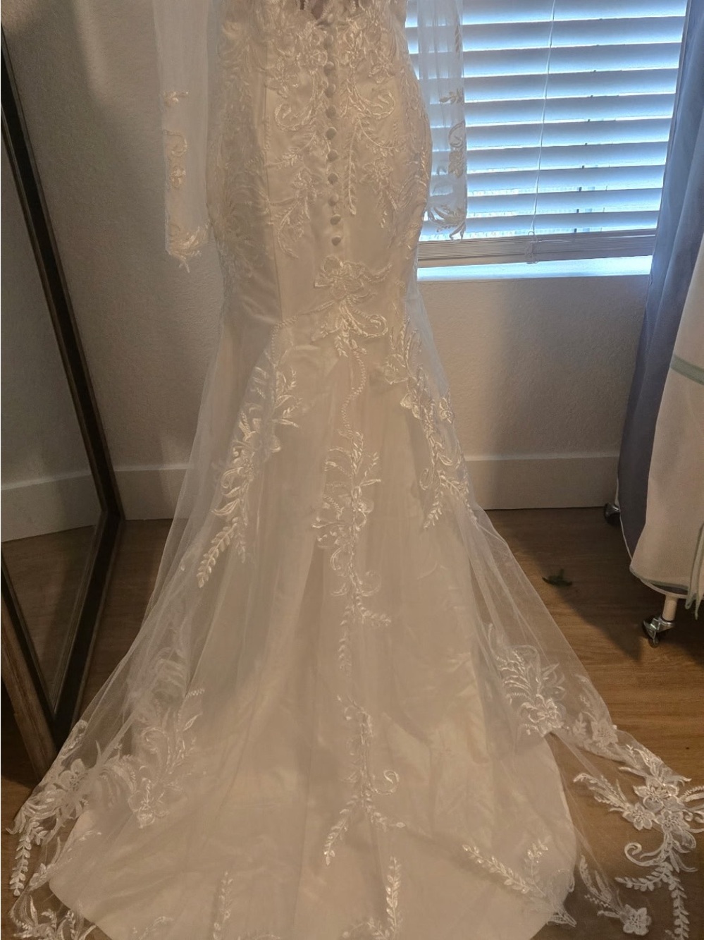 Ivory Lace Mermaid Wedding Dress with Sheer Train never worn selected another - Picture 3 of 9